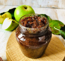 Make It, Take It with Autumn Apples: Crafting a Preserve and Shallot Chutney