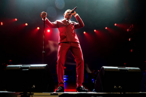 Maxwell at The Pacific Amphitheatre