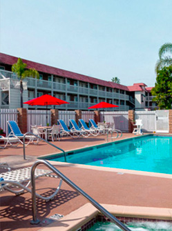 RAMADA BY WYNDHAM COSTA MESA/NEWPORT BEACH